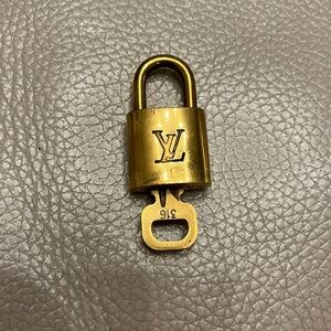 LV Lock with Key 300 Series